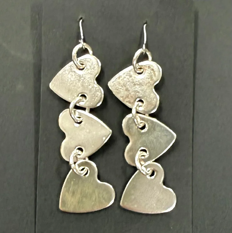 women's horseshoe earrings-Triple heart silver earrings