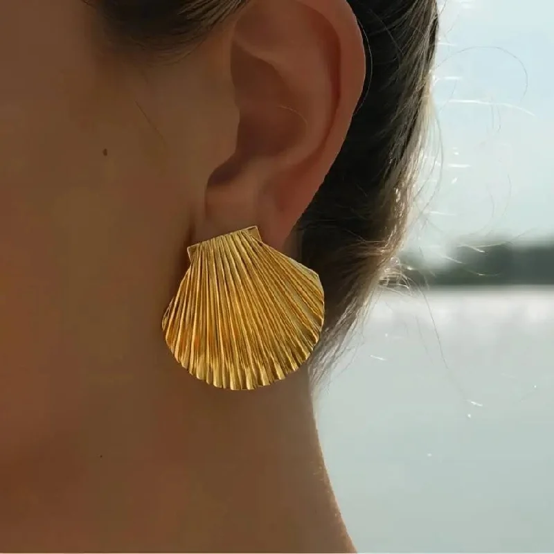 women's spike earrings-Shell Earrings