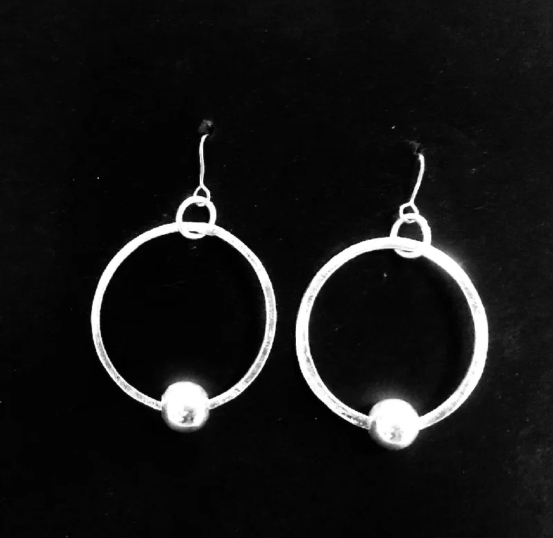 women's nickel-free earrings-Hoop and bead circle silver