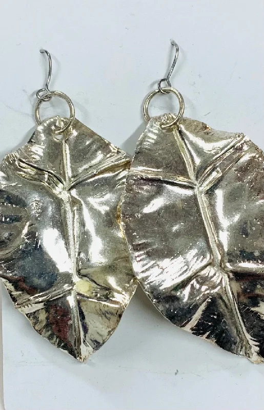 women's vintage earrings-Silver leaf earrings