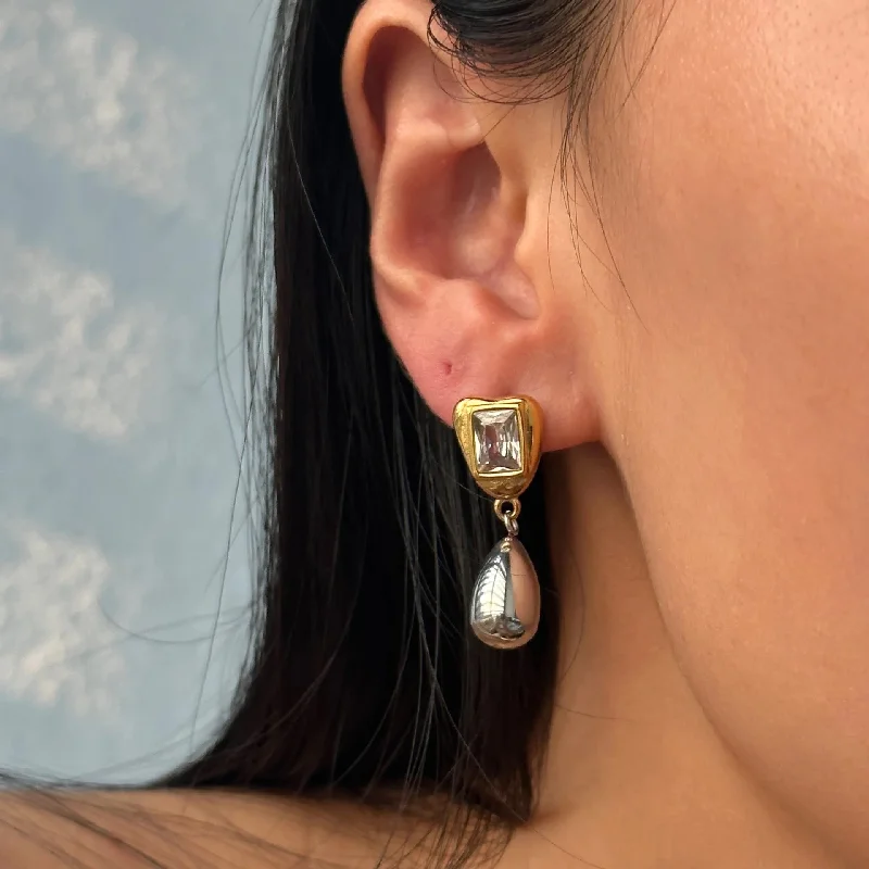 women's dolphin earrings-Queen Earrings