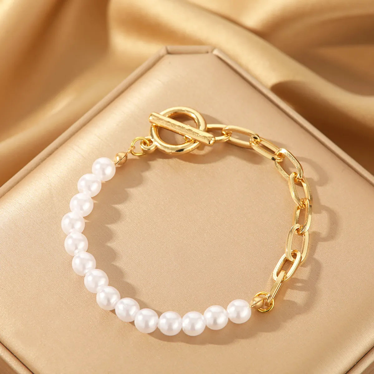 women's luxury bangles-Simple Style Solid Color Artificial Pearl Iron Plating Women's Bracelets