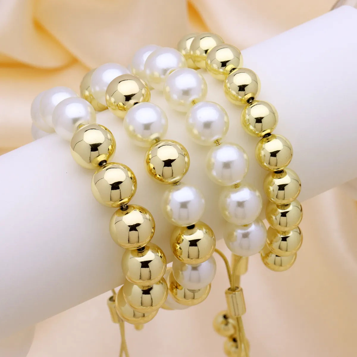 women's titanium bangles-Simple Style Classic Style Round Imitation Pearl Brass Wholesale Bracelets