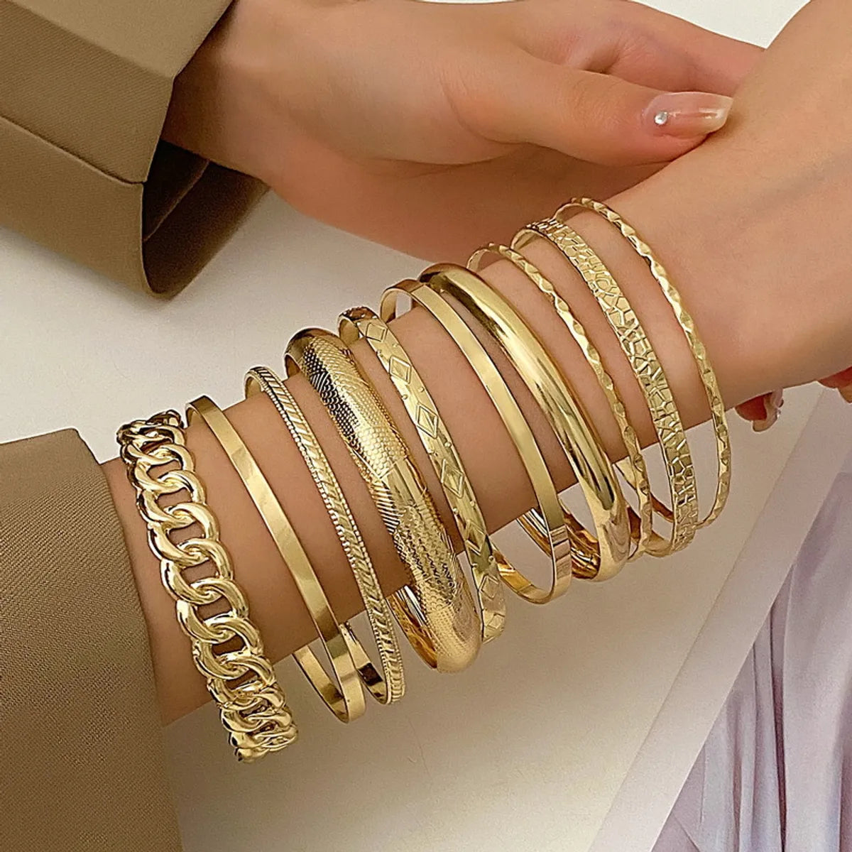 women's cross bracelets-Simple Style Classic Style Solid Color Gold Plated Alloy Wholesale Bangle