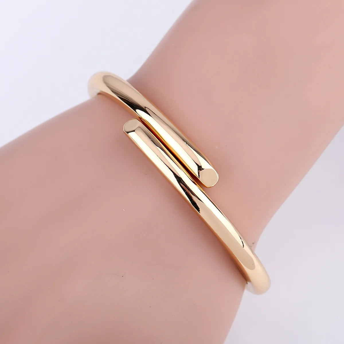 women's turquoise bracelets-Simple Style Classic Style Solid Color Gold Plated Alloy Wholesale Bangle