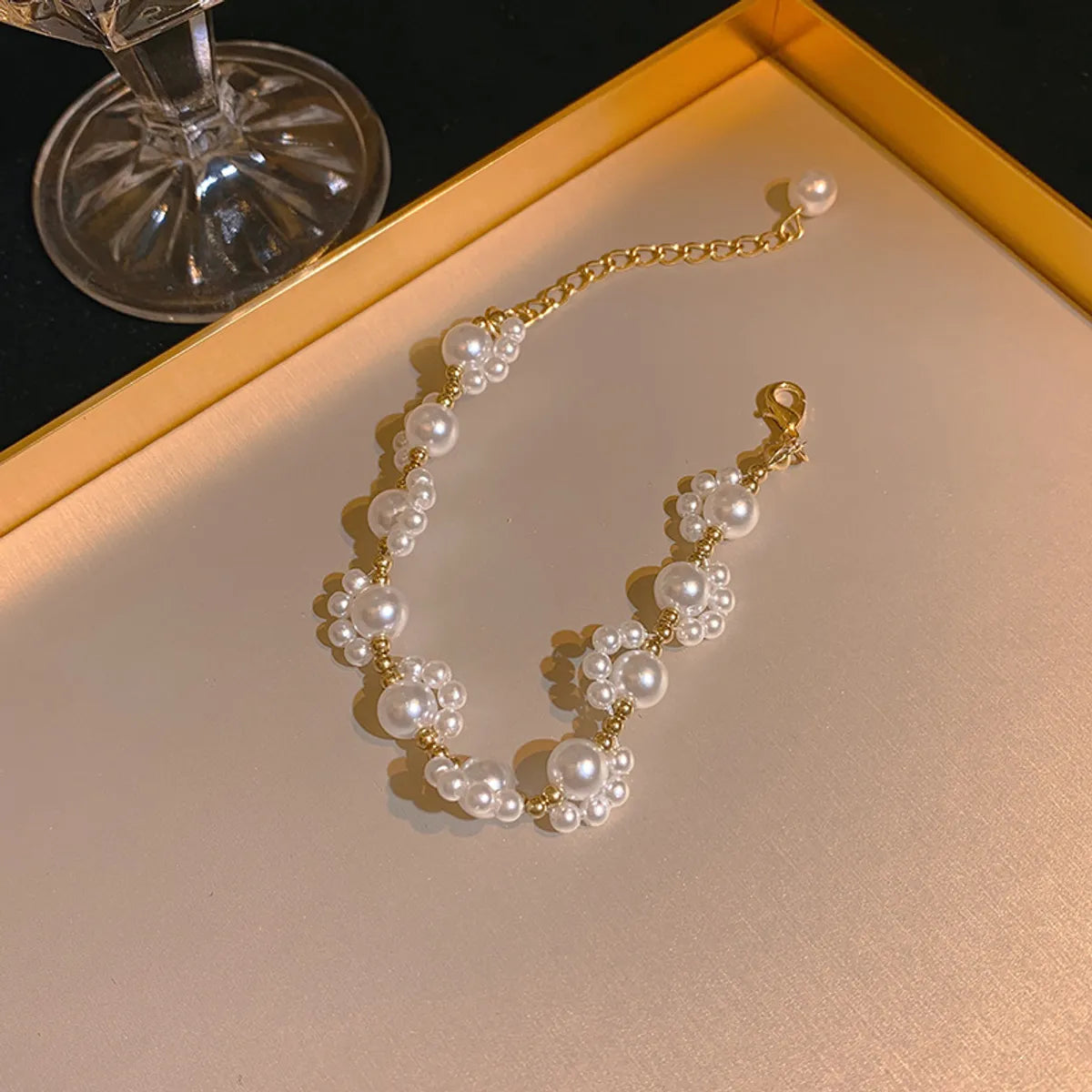 Cat's Paw-Shaped Pearl Bracelet