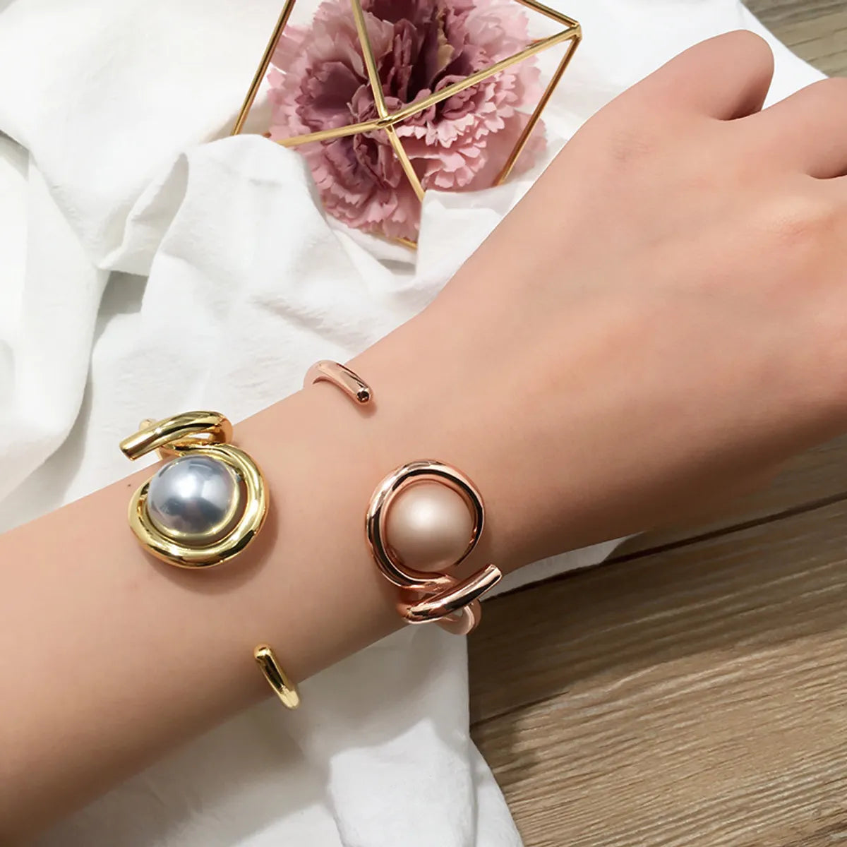 women's adjustable bracelets-Copper 18K Gold Plated Commute C Shape Inlay Pearl Bangle