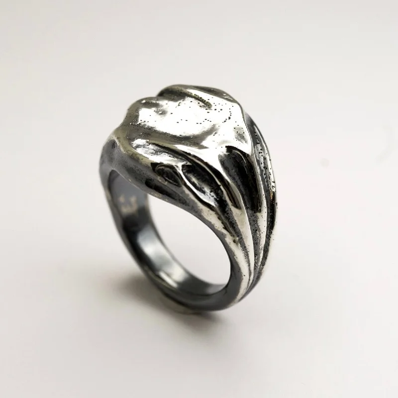 women's high-end rings-Veiled signet ring